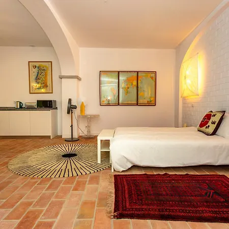Loft Almirante Design タヴィラ